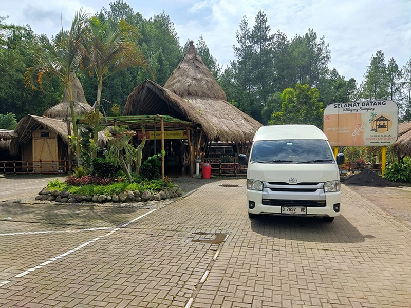 Sopir Profesional & Ramah